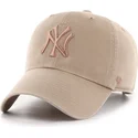 shapka-izvita-kafyav-reguliruem-clean-up-no-loop-label-na-new-york-yankees-mlb-ot-47-brand