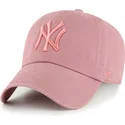 lyserod-justerbar-buet-kasket-med-lyserodt-clean-up-logo-fra-new-york-yankees-mlb-fra-47-brand