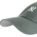 gron-justerbar-curved-kasket-med-hvidt-logo-clean-up-base-runner-fra-new-york-yankees-mlb-fra-47-brand