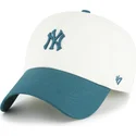 gorra-curva-beige-y-verde-ajustable-clean-up-contemporary-two-tone-de-new-york-yankees-mlb-de-47-brand