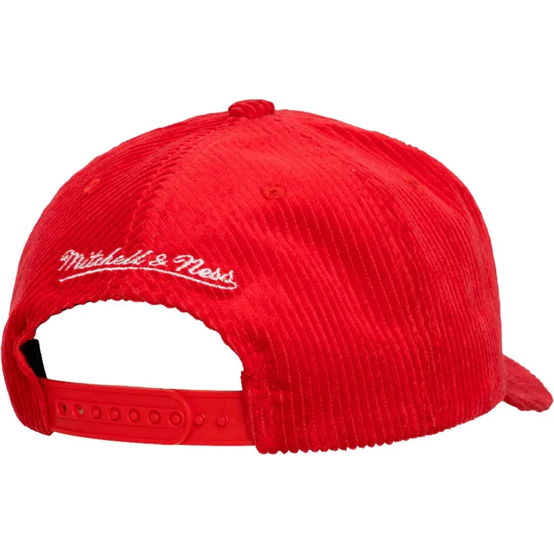 shapka-izvita-chervena-snapbek-arch-stamp-pro-na-chicago-bulls-nba-ot-mitchell-ness shapka-izvita-chervena-snapbek-arch-stamp-pro-na-chicago-bulls-nba-ot-mitchell-ness