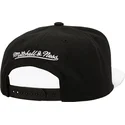 hvid-rod-og-sort-hvid-snapback-old-cut-flad-kasket-fra-chicago-bulls-nba-fra-mitchell-ness