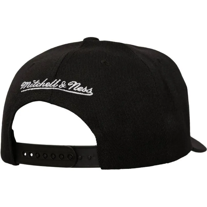 shapka-izvita-cherna-snapbek-pinned-gold-pro-na-new-york-knicks-nba-ot-mitchell-ness shapka-izvita-cherna-snapbek-pinned-gold-pro-na-new-york-knicks-nba-ot-mitchell-ness