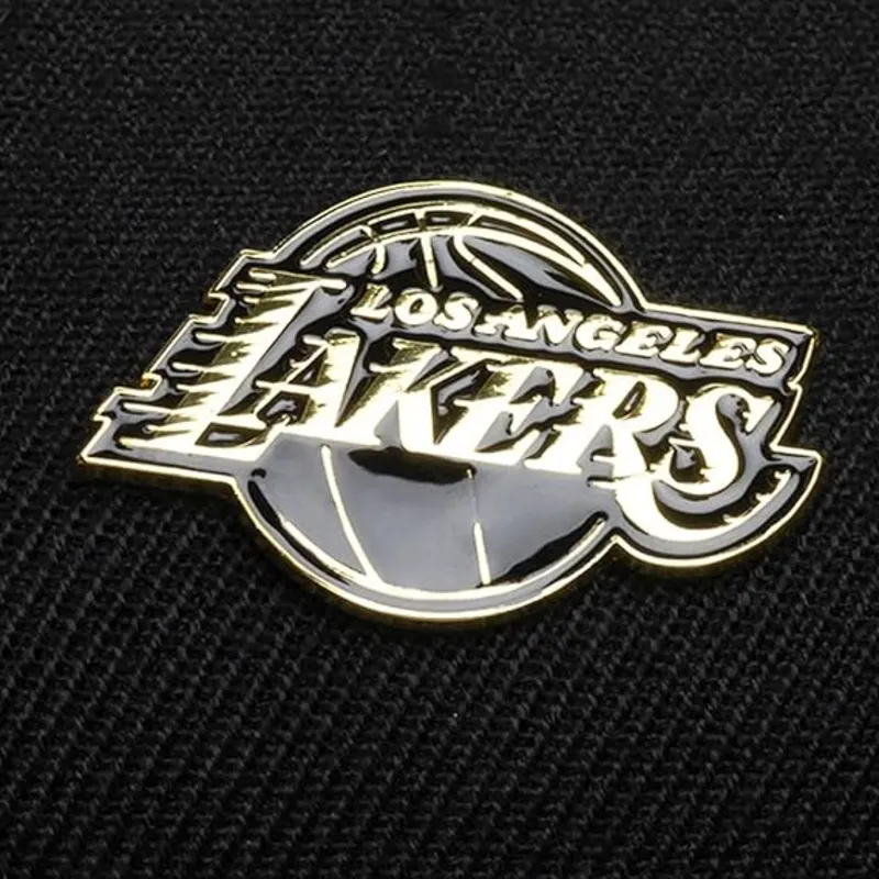 shapka-izvita-cherna-snapbek-pinned-gold-pro-na-los-angeles-lakers-nba-ot-mitchell-ness