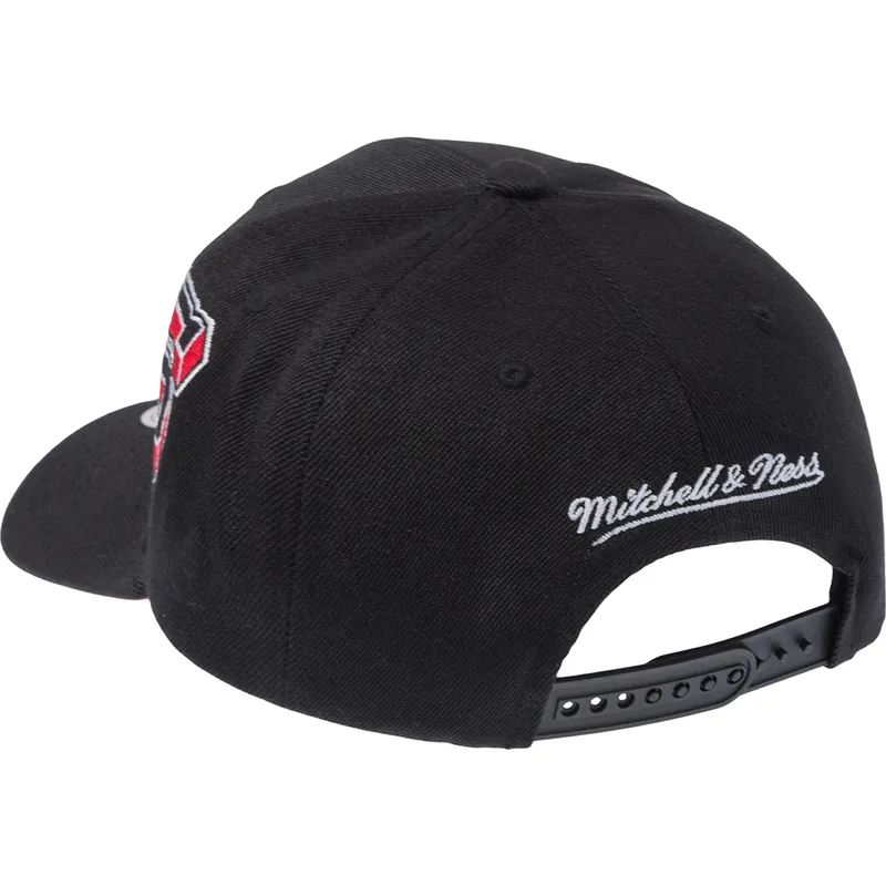 shapka-izvita-cherna-snapbek-hyper-type-pro-na-chicago-bulls-nba-ot-mitchell-ness