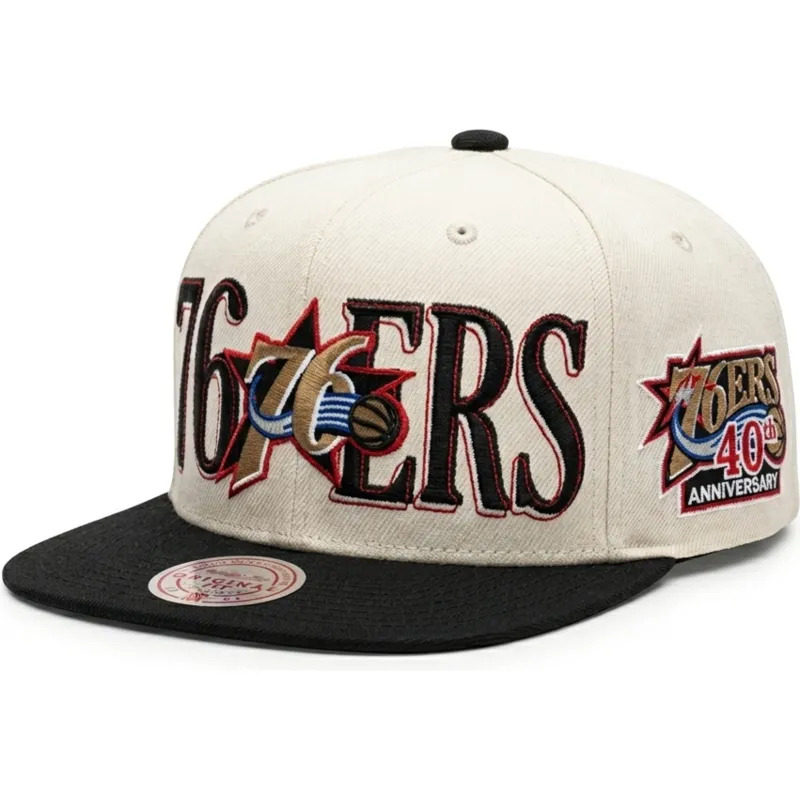shapka-ploska-cherna-snapbek-across-the-board-na-philadelphia-76ers-nba-ot-mitchell-ness