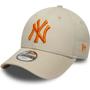 Шапка извита бежов регулируем за деца 9FORTY League Essential на New York Yankees MLB от New Era