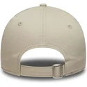 buet-beige-justerbar-kasket-med-orange-logo-til-dreng-9forty-league-essential-fra-new-york-yankees-mlb-fra-new-era