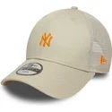 shapka-izvita-bezhov-reguliruema-za-deca-9forty-homefield-na-new-york-yankees-mlb-ot-new-era