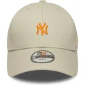 casquette-trucker-beige-ajustable-avec-logo-orange-pour-enfant-9forty-homefield-new-york-yankees-mlb-new-era
