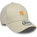 shapka-izvita-bezhov-adjustable-strap-za-deca-con-logo-naranja-para-nino-9forty-homefield-na-new-york-yankees-mlb-ot-new-era