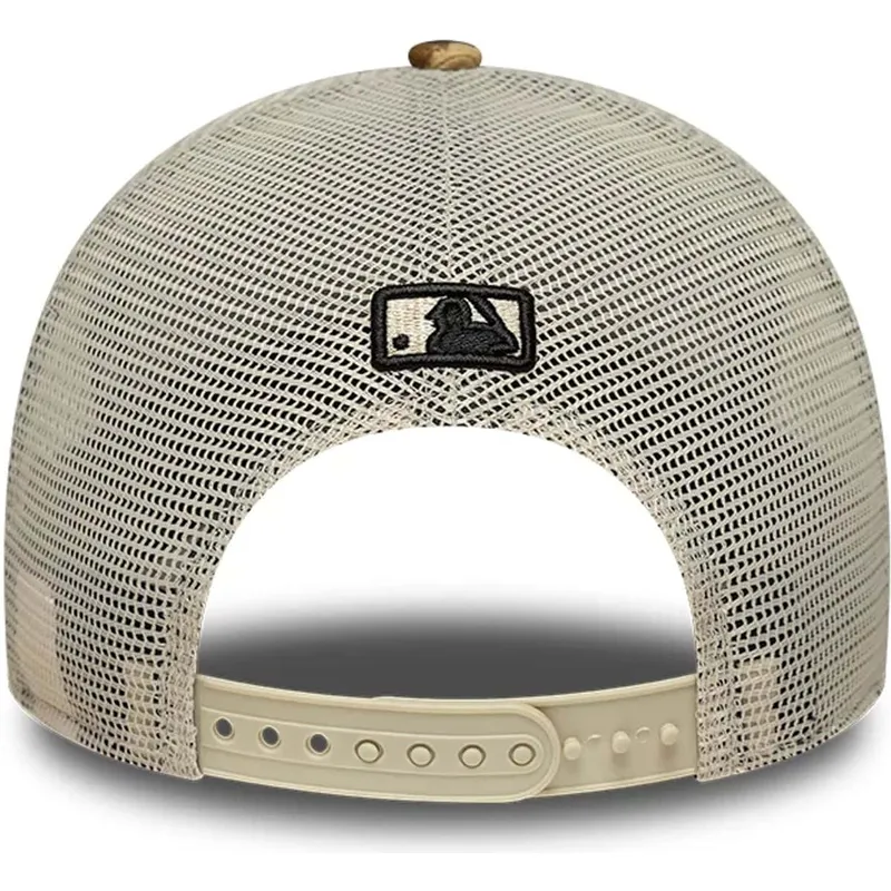 shapka-izvita-leopard-snapbek-9forty-m-crown-a-frame-leopard-na-new-york-yankees-mlb-ot-new-era