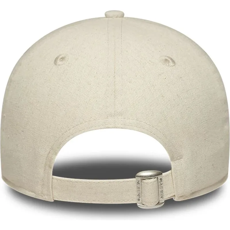 buet-beige-justerbar-kasket-med-beige-logo-til-kvinder-9twenty-midi-linen-fra-new-york-yankees-mlb-fra-new-era