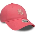 shapka-izvita-roza-reguliruema-9twenty-league-essential-midi-na-new-york-yankees-mlb-ot-new-era