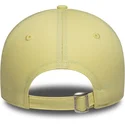 gul-buet-justerbar-kasket-til-kvinder-9twenty-league-essential-midi-fra-new-york-yankees-mlb-fra-new-era