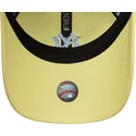 gul-buet-justerbar-kasket-til-kvinder-9twenty-league-essential-midi-fra-new-york-yankees-mlb-fra-new-era