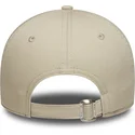 new-era-curved-brim-damska-9twenty-living-the-dream-slogan-bezhova-reguliruema-shapka