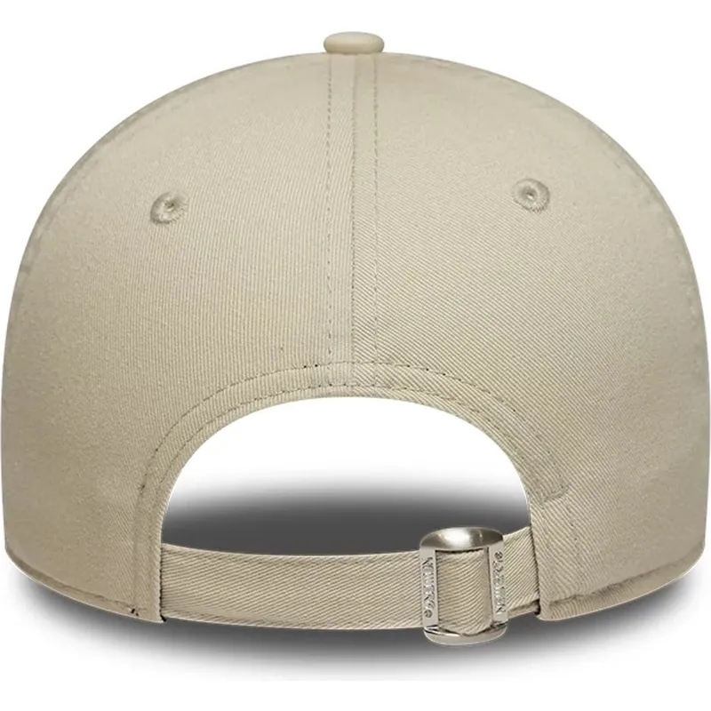 buet-beige-justerbar-kasket-til-kvinder-9twenty-living-the-dream-slogan-fra-new-era