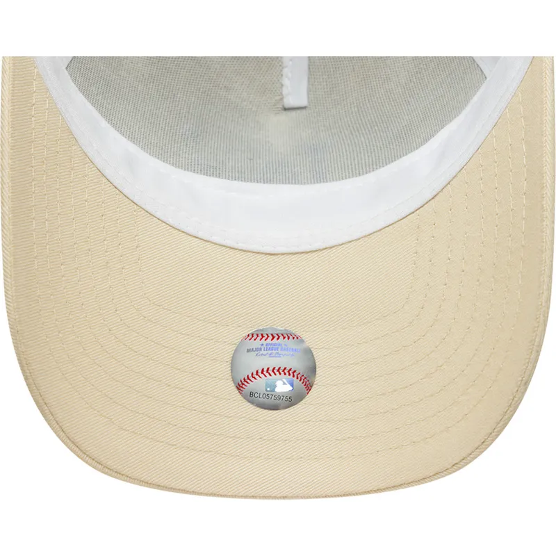 gorra-trucker-beige-con-logo-azul-para-mujer-9forty-a-frame-floral-de-los-angeles-dodgers-mlb-de-new-era