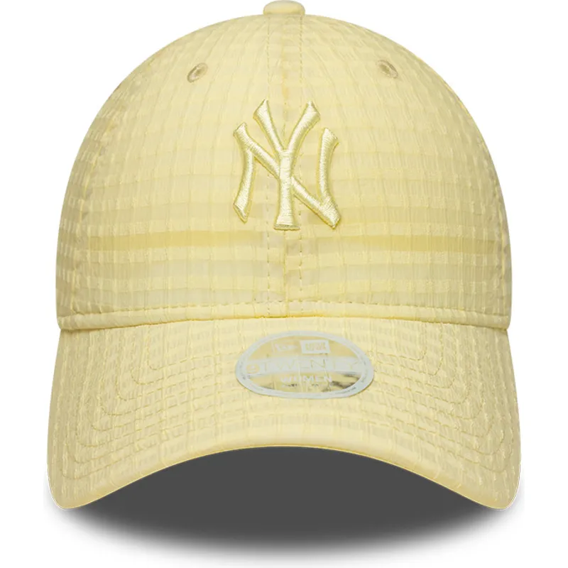 new-era-izvita-periferiya-damsko-zhlto-logo-9twenty-seersucker-new-york-yankees-mlb-zhlta-reguliruema-shapka