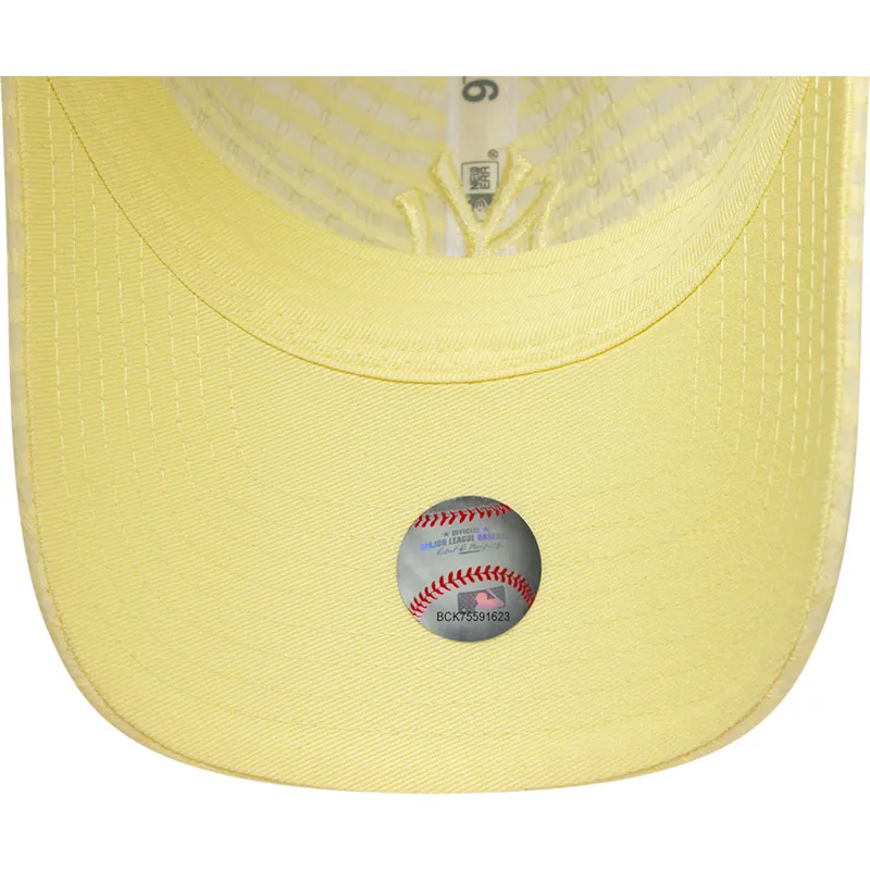 casquette-courbee-jaune-ajustable-avec-logo-jaune-pour-femme-9twenty-seersucker-new-york-yankees-mlb-new-era