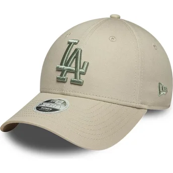 Шапка извита бежов регулируема лента con logo para mujer 9FORTY League Essential на Los Angeles Dodgers MLB от New Era