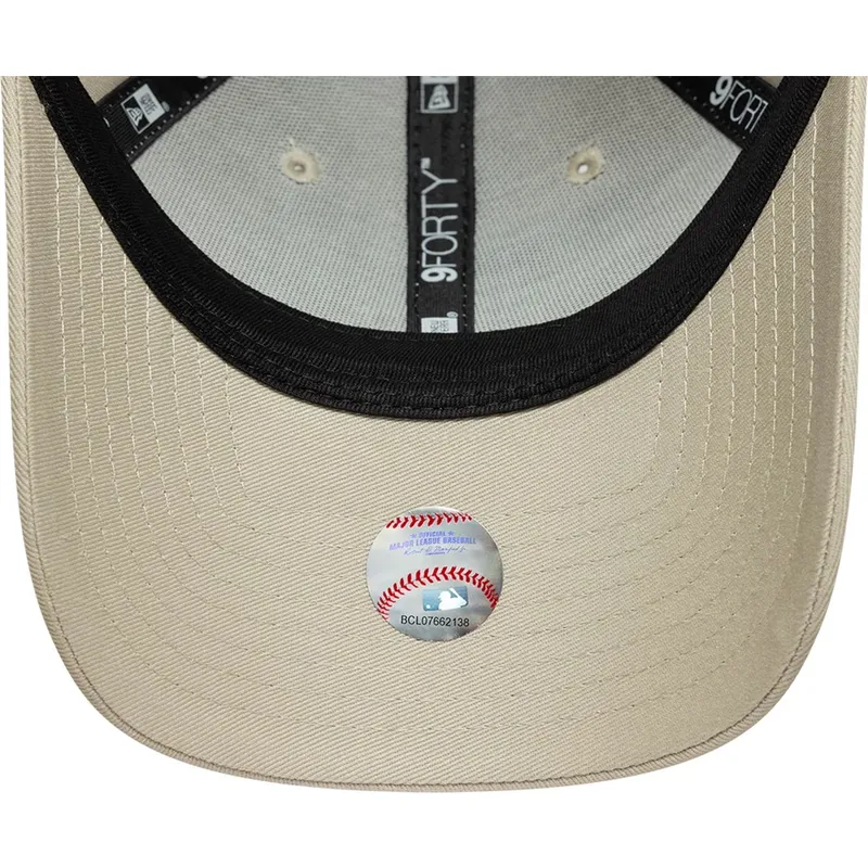 shapka-izvita-bezhov-reguliruema-9forty-league-essential-na-los-angeles-dodgers-mlb-ot-new-era