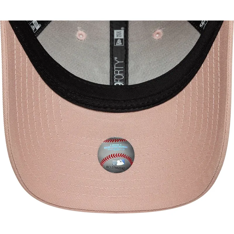 shapka-izvita-roza-reguliruema-9forty-league-essential-na-new-york-yankees-mlb-ot-new-era