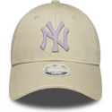 new-era-curved-brim-damska-9forty-metallic-new-york-yankees-mlb-bezhova-reguliruema-shapka