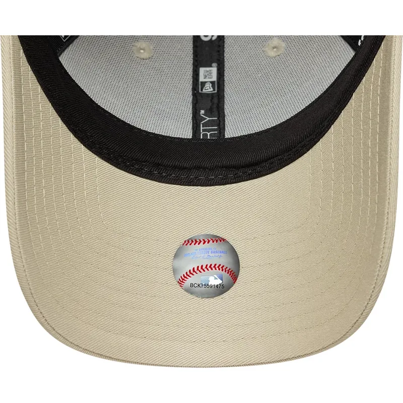 shapka-izvita-bezhov-reguliruem-9forty-metallic-na-new-york-yankees-mlb-ot-new-era shapka-izvita-bezhov-reguliruem-9forty-metallic-na-new-york-yankees-mlb-ot-new-era