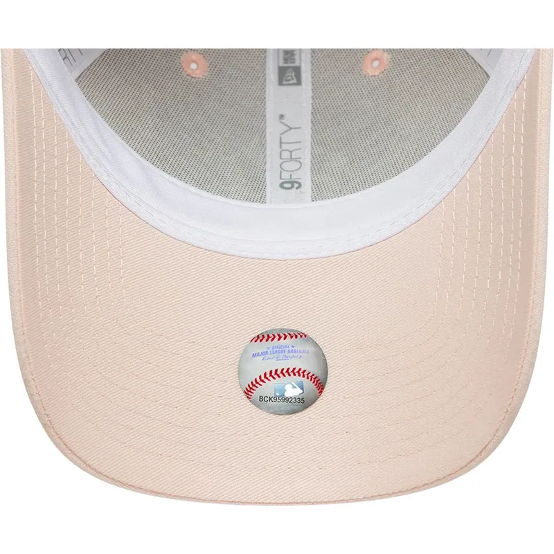 casquette-courbee-rose-claire-ajustable-pour-femme-9forty-linen-new-york-yankees-mlb-new-era