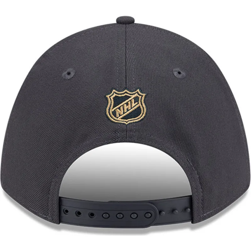 shapka-izvita-siv-snapbek-9forty-m-crown-na-vegas-golden-knights-nhl-ot-new-era