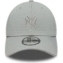 gorra-curva-gris-ajustada-39thirty-stretch-mesh-de-new-york-yankees-mlb-de-new-era