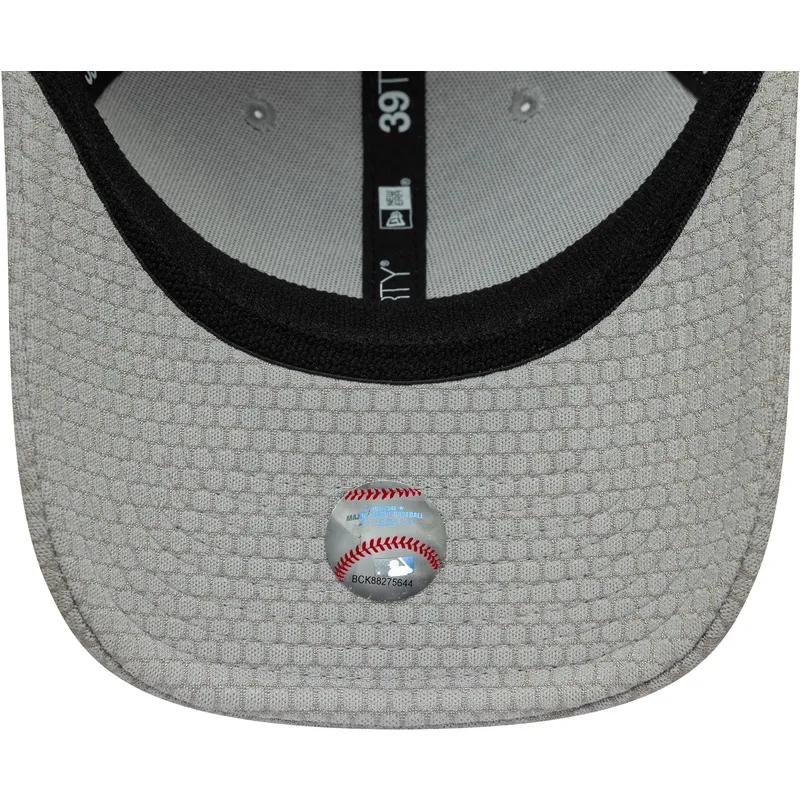 shapka-izvita-siv-reguliruema-39thirty-stretch-mesh-na-new-york-yankees-mlb-ot-new-era shapka-izvita-siv-reguliruema-39thirty-stretch-mesh-na-new-york-yankees-mlb-ot-new-era