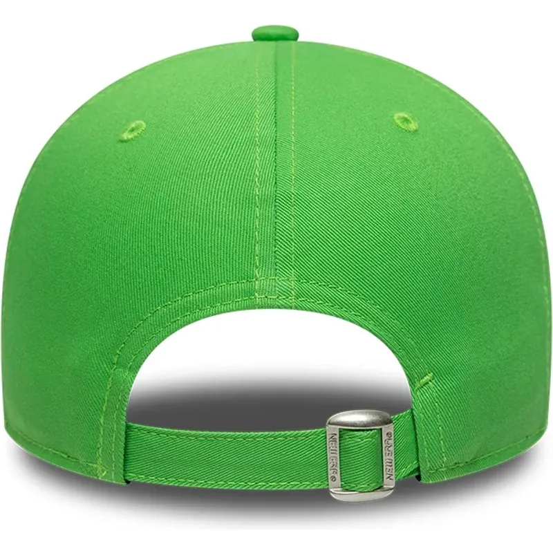 lysegron-justerbar-kurvet-kasket-med-hvidt-logo-9forty-league-essential-fra-los-angeles-dodgers-mlb-fra-new-era