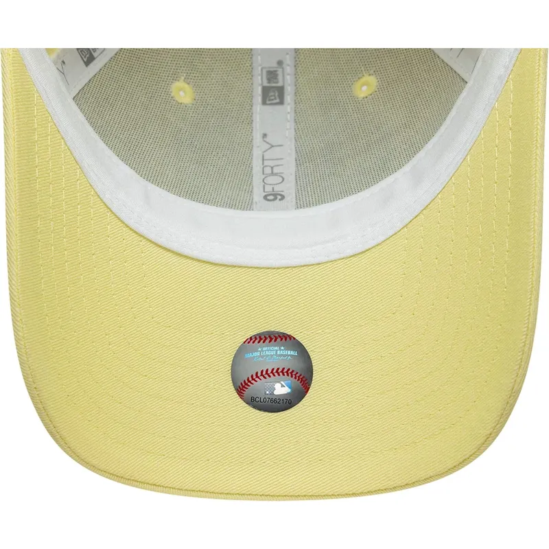 gul-justerbar-curved-kasket-med-gult-logo-9forty-team-outline-fra-los-angeles-dodgers-mlb-fra-new-era