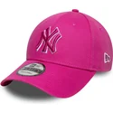 new-era-izvita-kozirka-rozovo-logo-9forty-team-outline-new-york-yankees-mlb-rozova-reguliruema-shapka