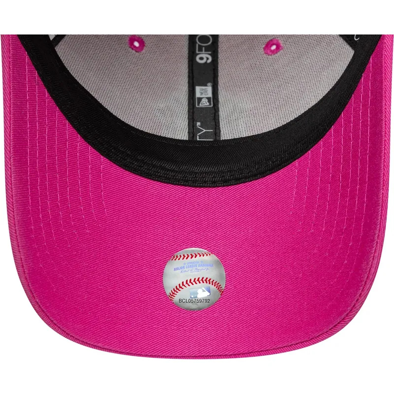 shapka-izvita-roza-reguliruem-9forty-team-outline-na-new-york-yankees-mlb-ot-new-era