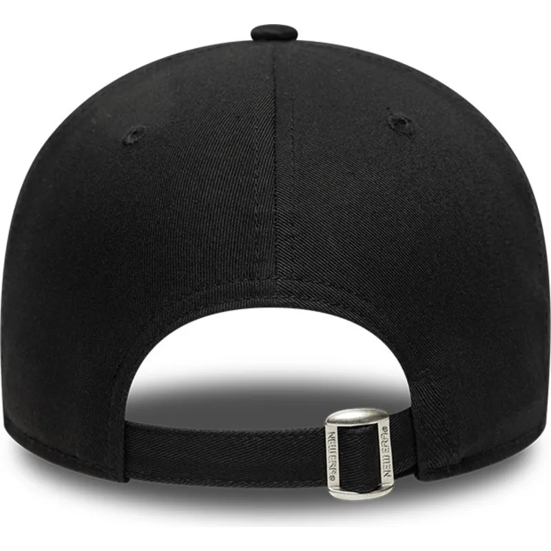 sort-justerbar-curved-kasket-med-sort-logo-9forty-team-outline-fra-chicago-bulls-nba-fra-new-era