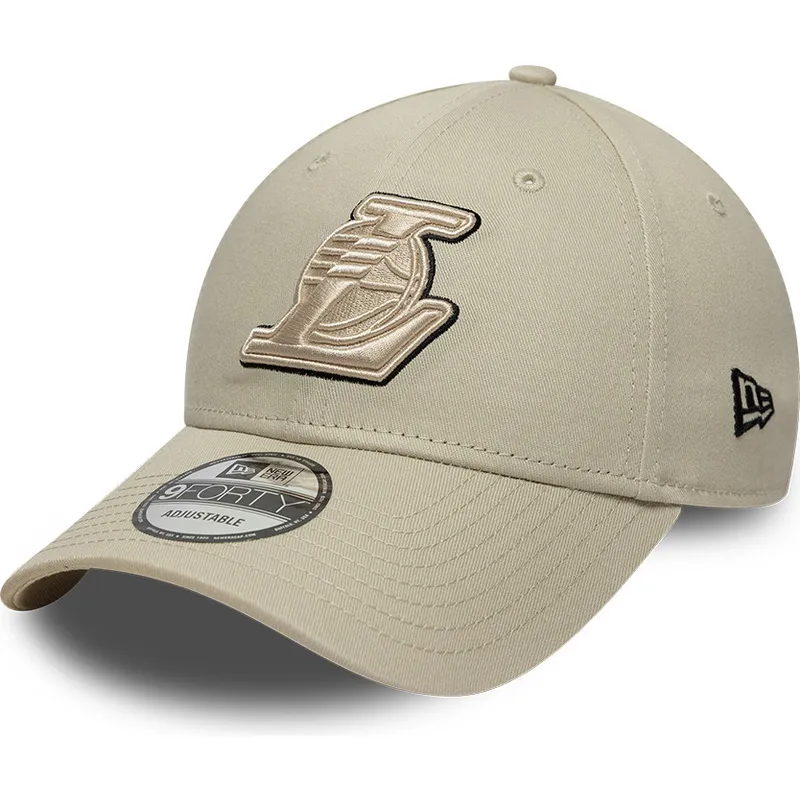 buet-beige-justerbar-kasket-med-beige-logo-9forty-team-outline-fra-los-angeles-lakers-nba-fra-new-era