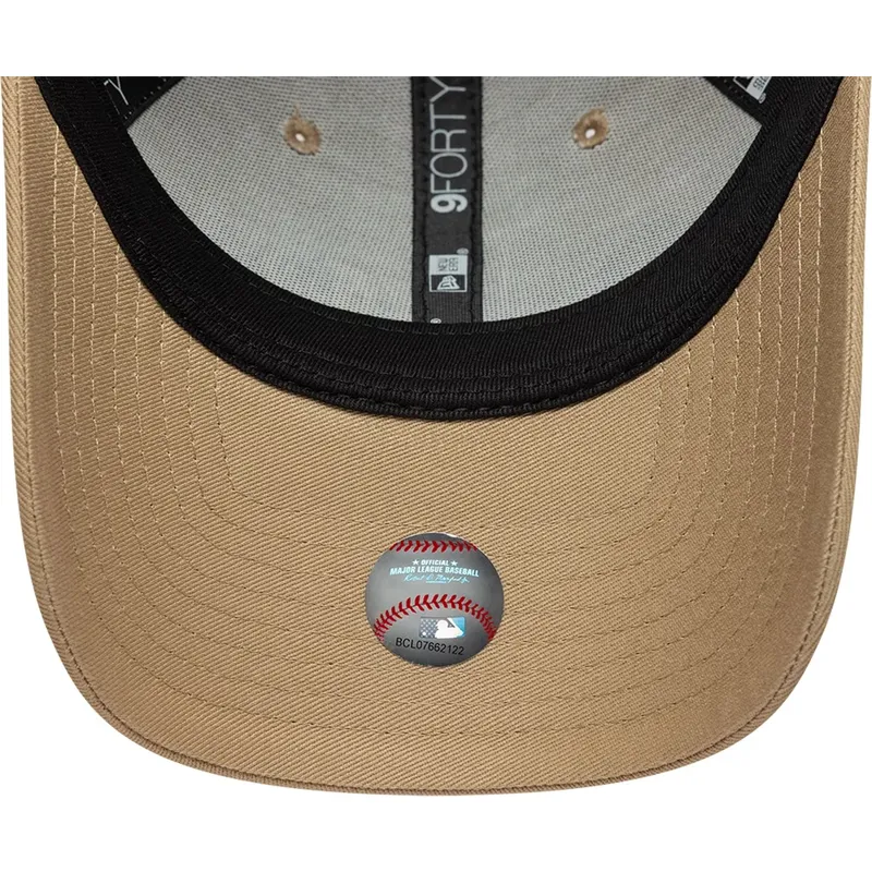brun-justerbar-buet-kasket-med-brunt-logo-9forty-tonal-icon-fra-los-angeles-dodgers-mlb-fra-new-era