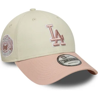 Gorra curva beige y rosa ajustable con logo rosa 9FORTY World Series Patch de Los Angeles Dodgers MLB de New Era