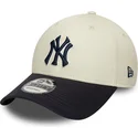 shapka-izvita-bezhov-adjustable-strap-y-marino-con-logo-marino-9forty-world-series-na-new-york-yankees-mlb-ot-new-era