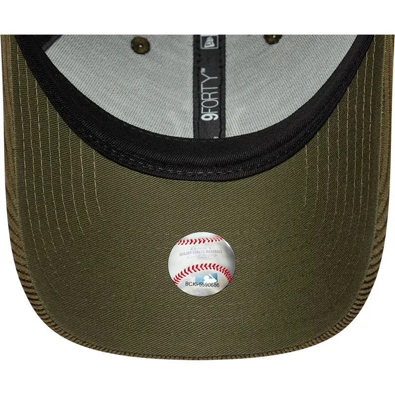 casquette-courbee-verte-ajustable-9forty-soft-cord-new-york-yankees-mlb-new-era