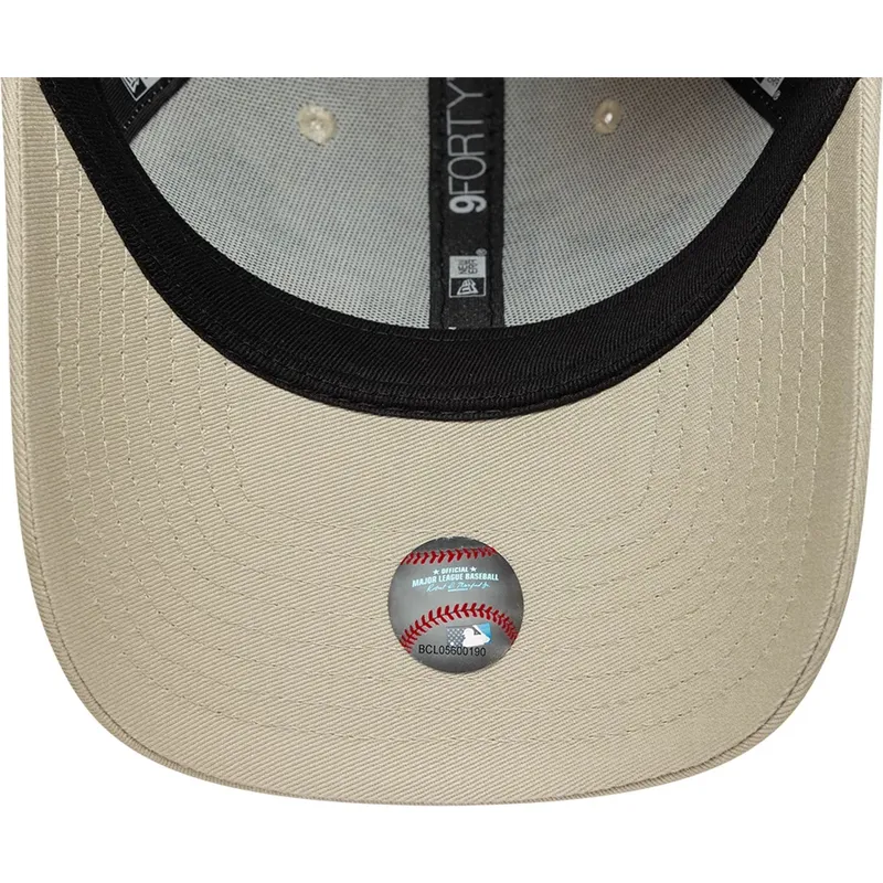 beige-verstellbare-curved-cap-9forty-city-icon-der-los-angeles-dodgers-mlb-von-new-era