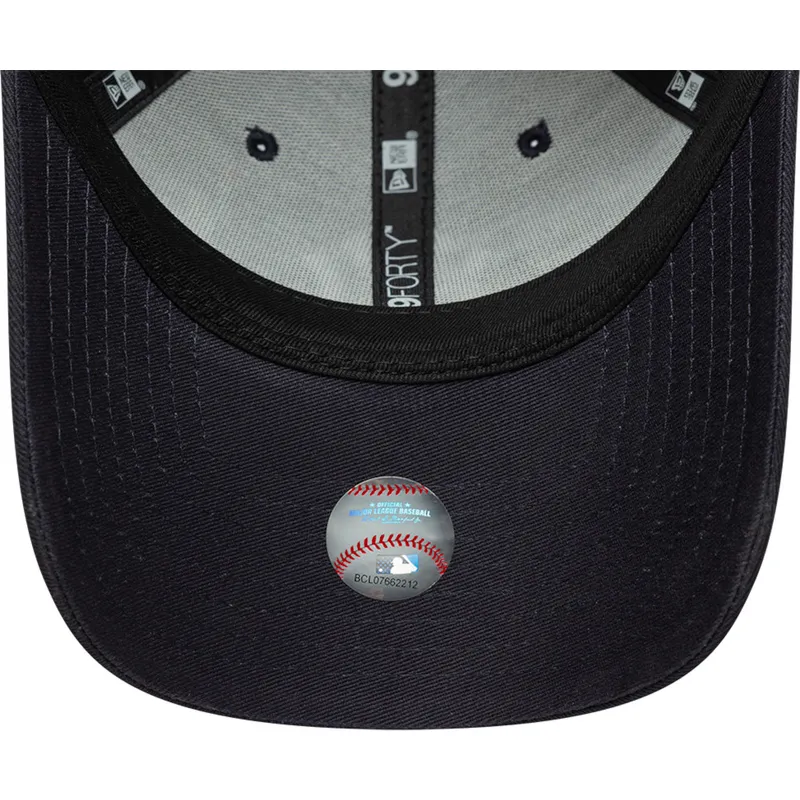 shapka-izvita-tmnosin-reguliruema-9forty-city-icon-na-new-york-yankees-mlb-ot-new-era