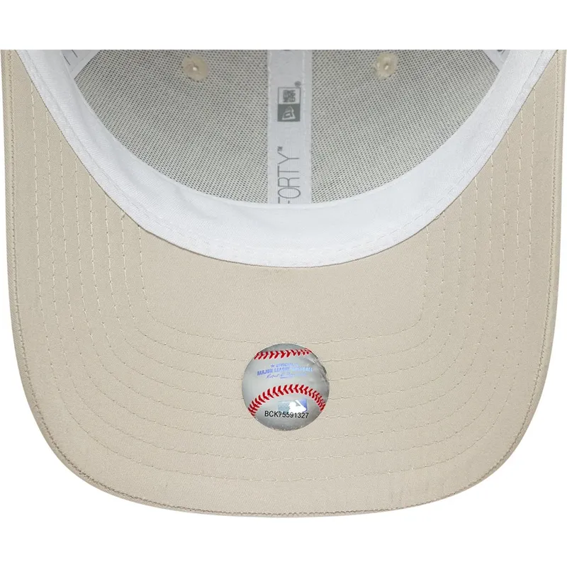 shapka-izvita-bezhov-reguliruema-9forty-homefield-midi-na-new-york-yankees-mlb-ot-new-era