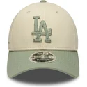 shapka-izvita-bezhov-snapbek-9forty-m-crown-side-script-na-los-angeles-dodgers-mlb-ot-new-era
