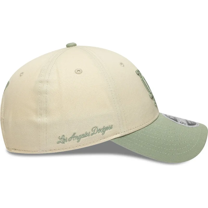 shapka-izvita-bezhov-snapbek-9forty-m-crown-side-script-na-los-angeles-dodgers-mlb-ot-new-era