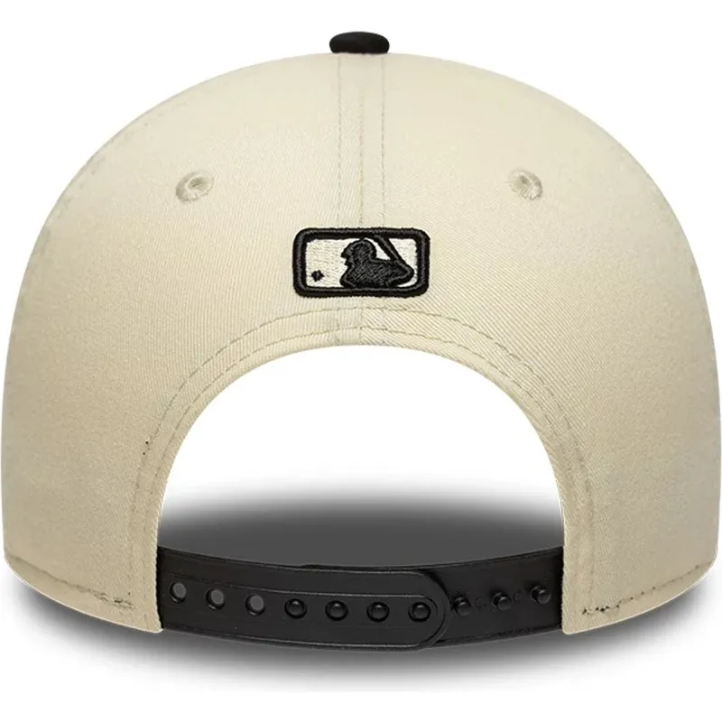 new-era-curved-brim-9forty-m-crown-side-script-new-york-mets-mlb-bezhova-i-cherna-shapka-s-kapachka